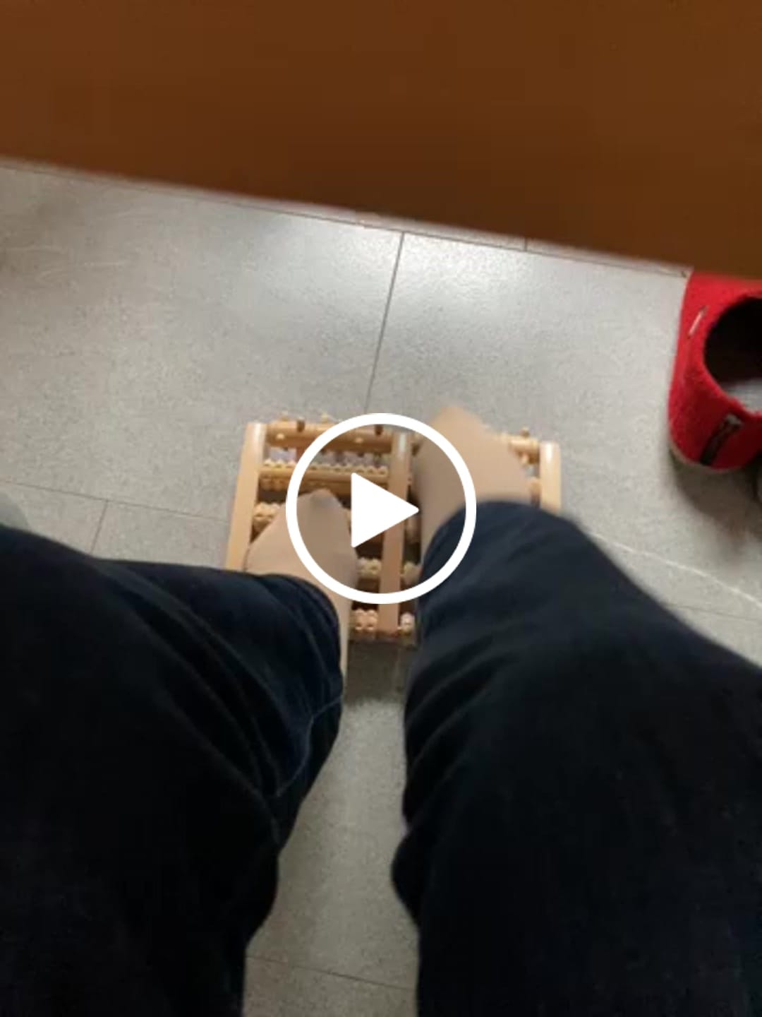 Customer video review of Ergonomischer Fußmassageroller