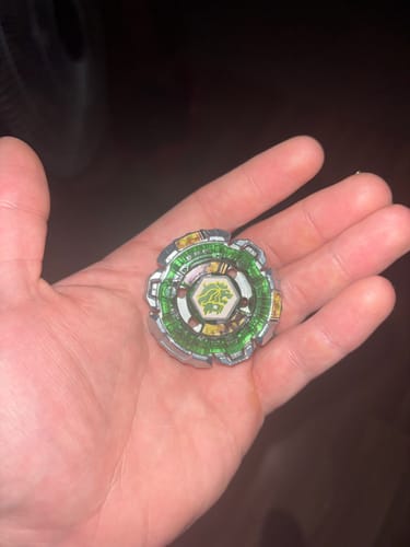 Customer photo review of Takara Tomy Fang Leone Beyblade BB-106 (130W2D) Metal Fury - With Launcher