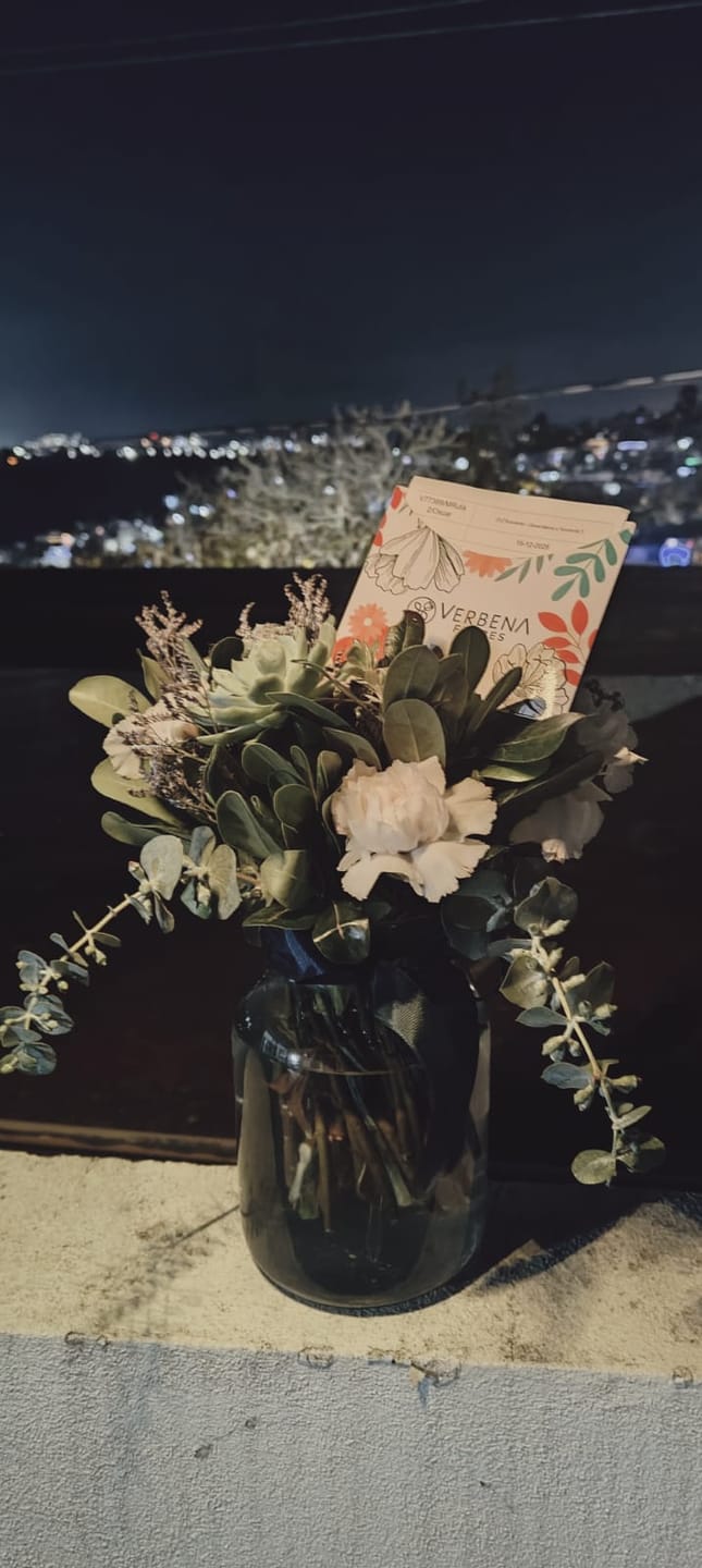 Customer photo review of Suculento - Clavel Blanco y Suculenta.