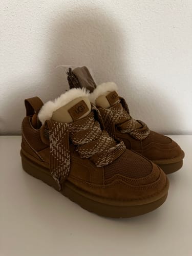 Customer photo review of UGG Lowmel "Chestnut"