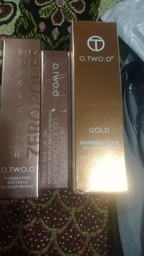Customer photo review of O.TWO.O INVISIBLE COVER FOUNDATION