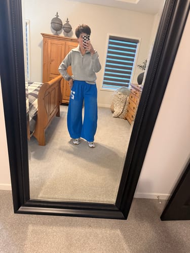 Customer photo review of Omirad Gradient Washed Wide-Leg Sweatpants