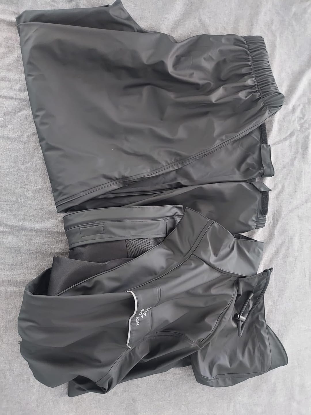 Customer photo review of Men’s Waterproof Breathable Rain Suit FW12