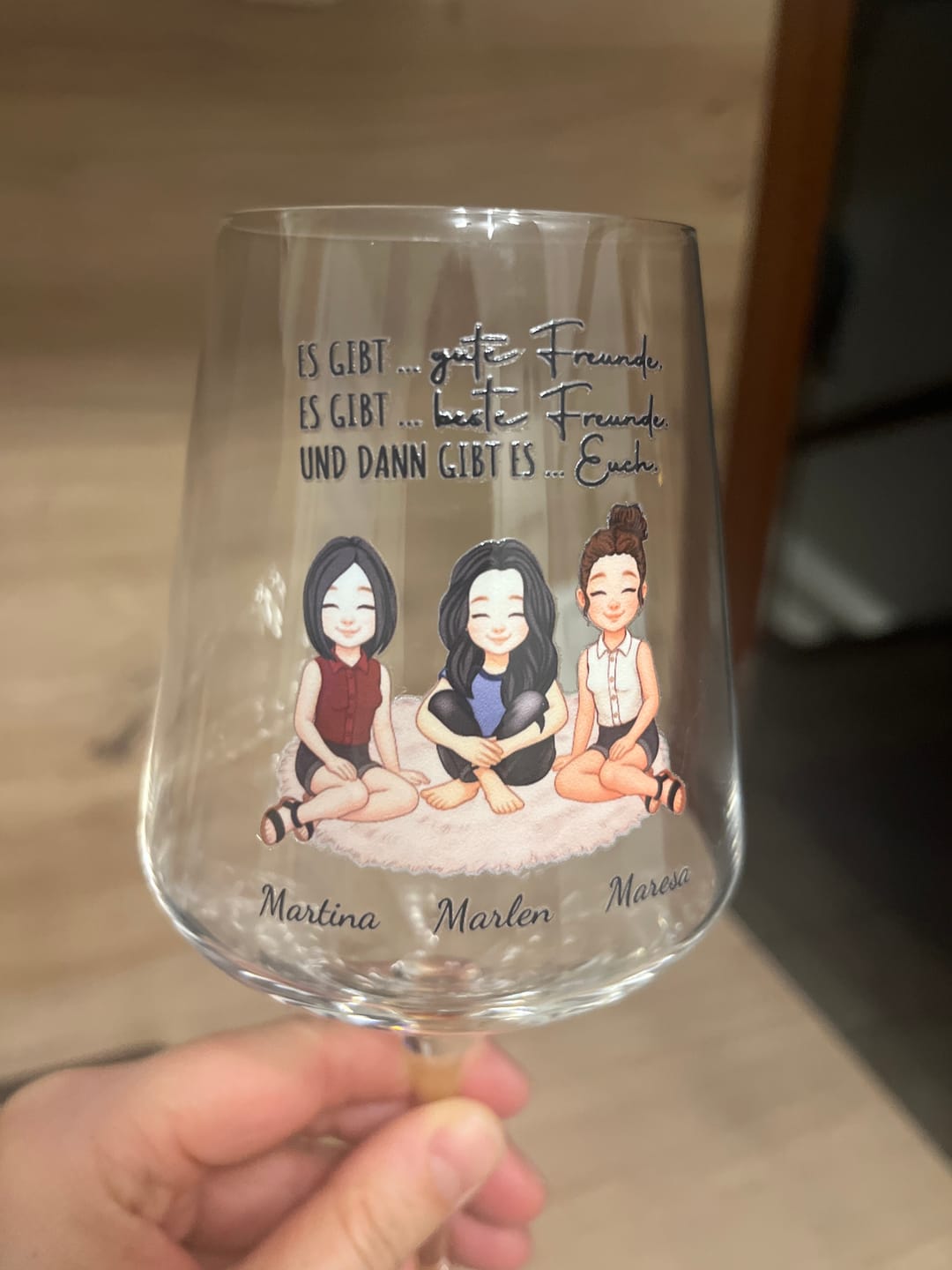 Customer photo review of Auf uns - Personalisiertes Weinglas für beste Freundinnen