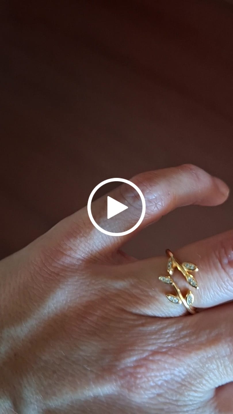 Customer video review of Anillo Hojitas Brillantes