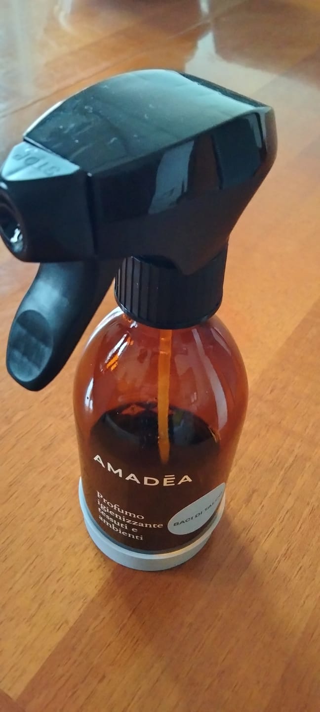 Customer photo review of Profumo "Baci di Talco" - Igienizzante tessuti e ambienti 300ml