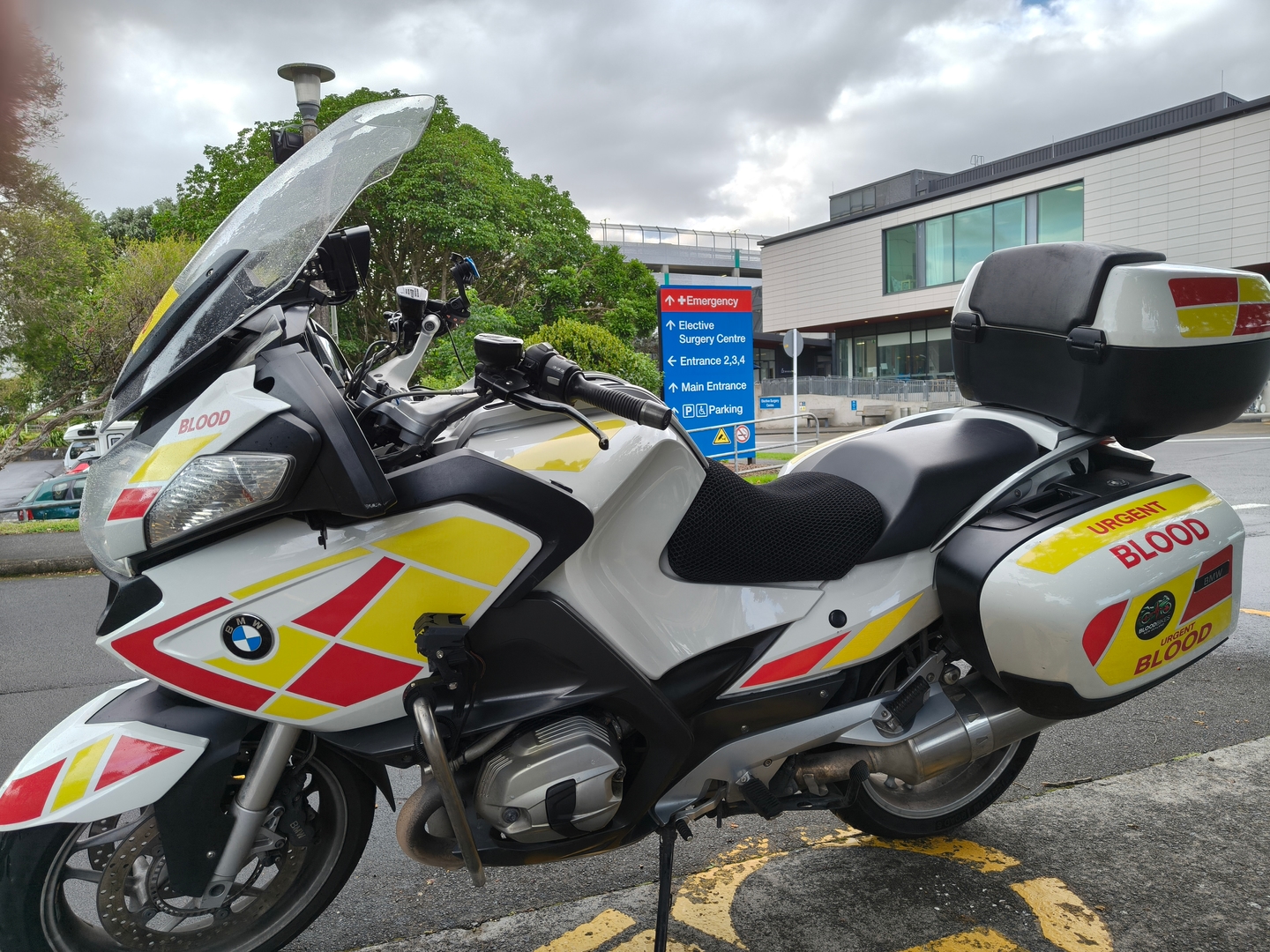 Wind Rider mesh seat cover on a BMW R 1200 RT