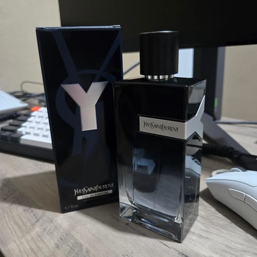 Reseña con foto de un cliente sobre Perfume YVES SAINT LAURENT Y EDP