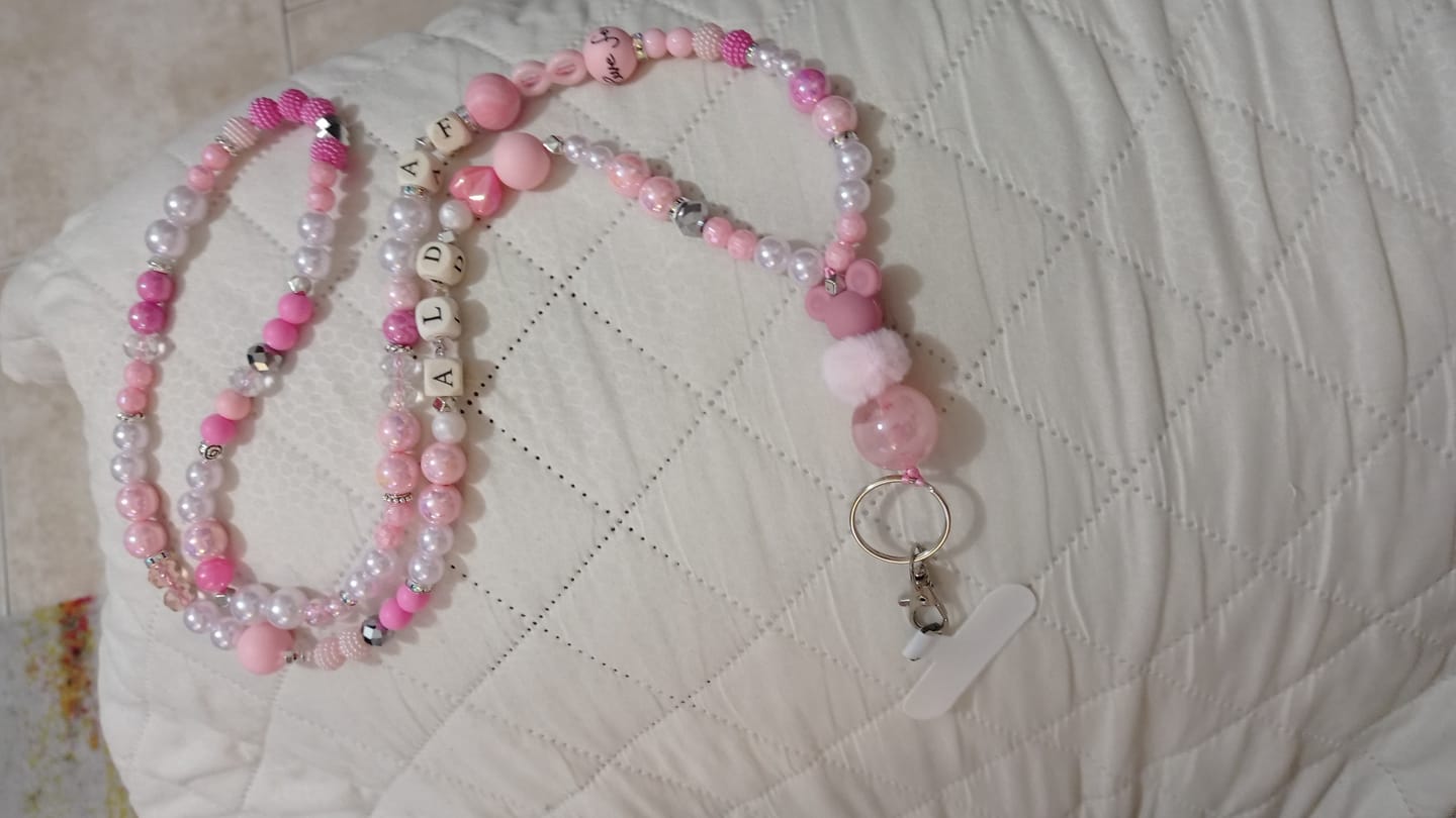 Customer photo review of Portachiavi Lungo da collo di perle fatto a mano 💝 Rosa