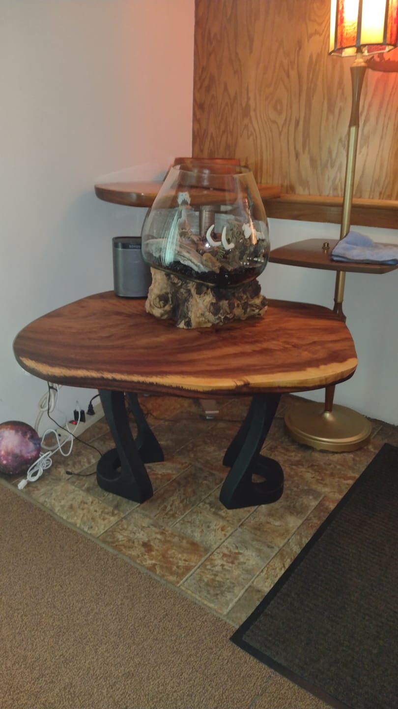 Customer photo review of Bench Legs 117/130 Uzar 16" H for Live Edge Table Top, DIY Projects