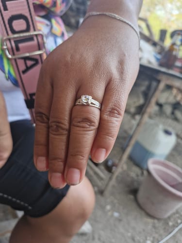 Customer photo review of Anillo Zirconia