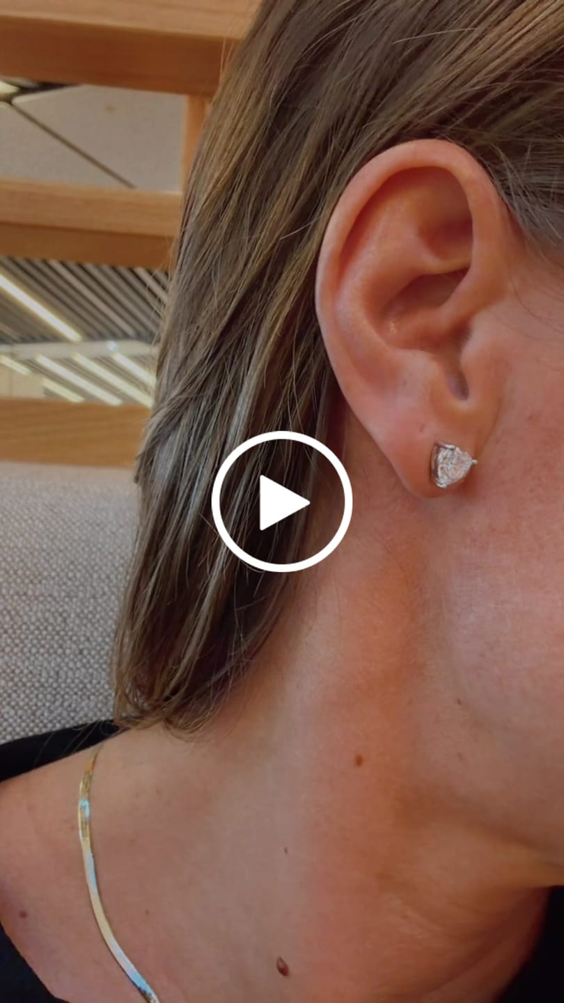 Customer video review of Safa Moissanite Earrings｜.5ct