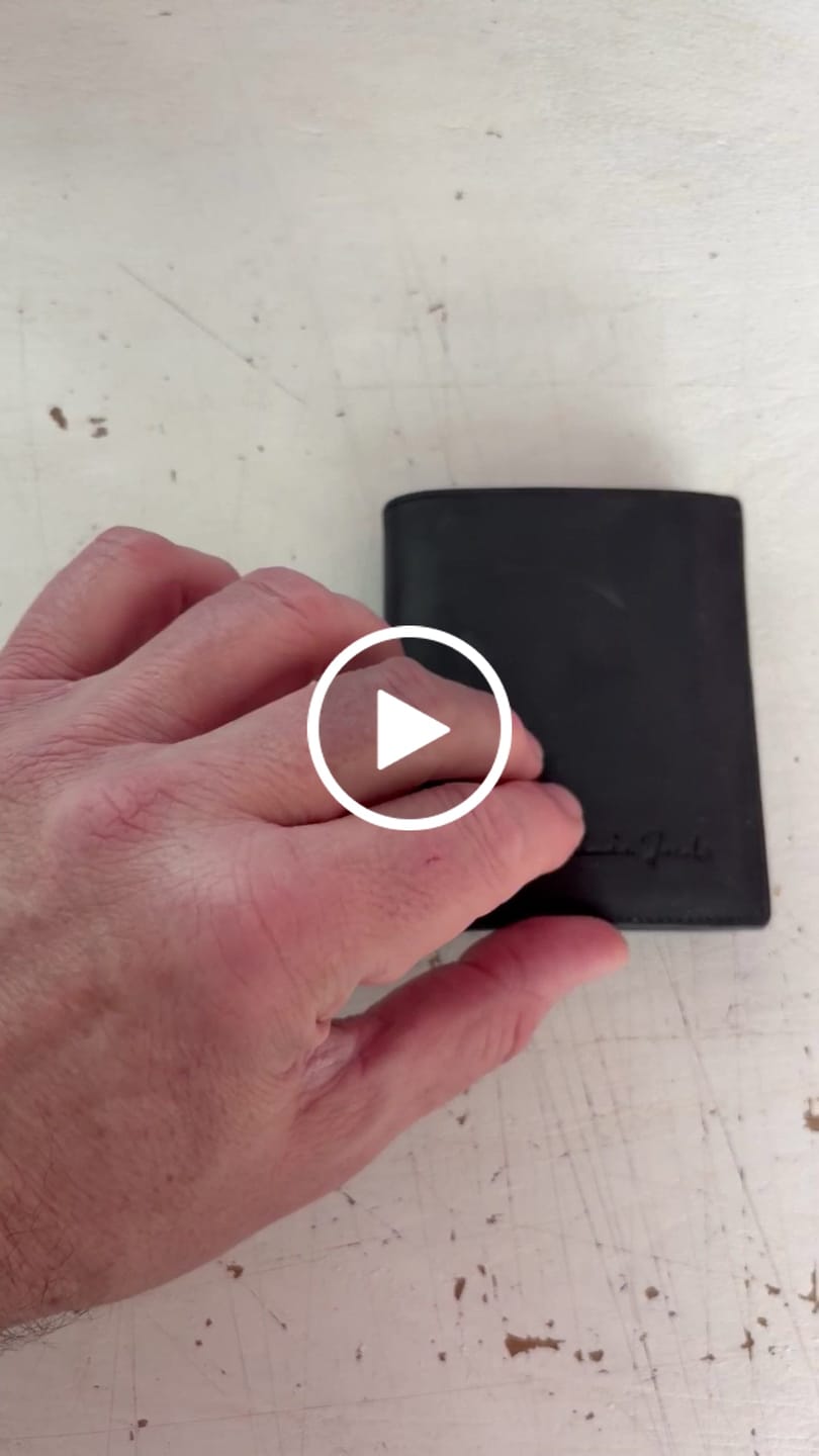 Customer video review of Slimstar - slim wallet with small coin pocket