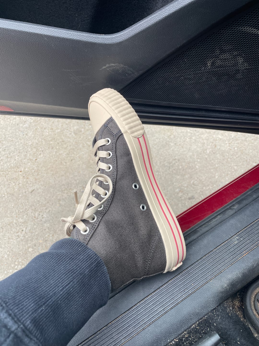 Customer photo review of Center High-Top Black/Biscotti