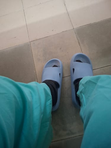 Customer photo review of HappyFlops