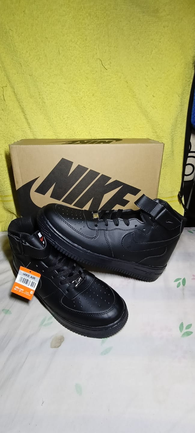 Customer photo review of Tenis 841 Negro Total