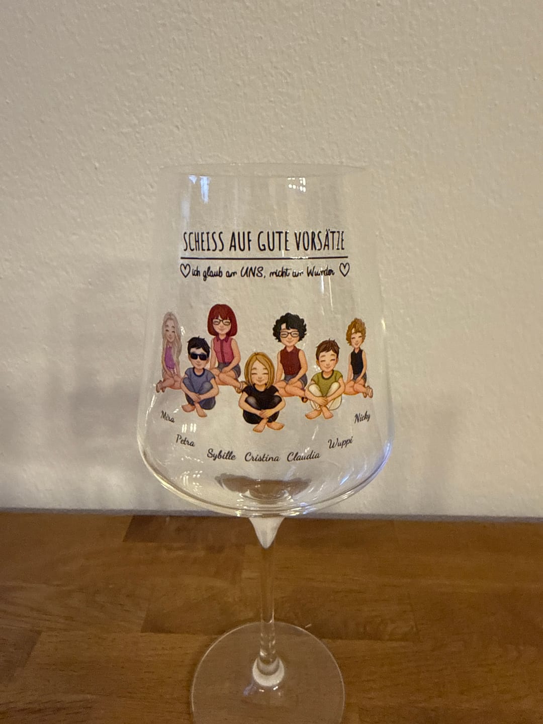 Customer photo review of Auf uns - Personalisiertes Weinglas für beste Freundinnen