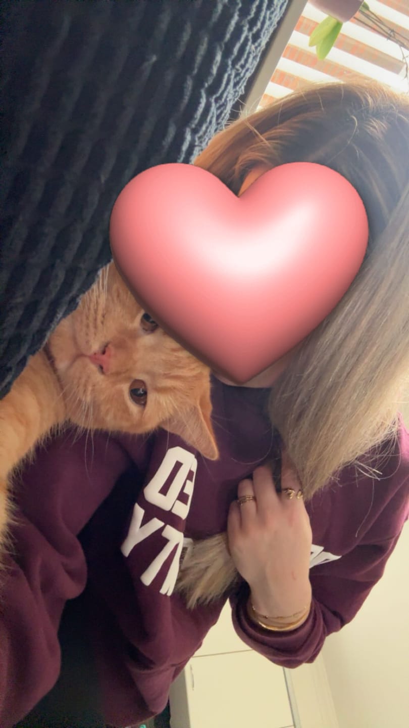 Customer photo review of GATED COMMUNITY HOODIE DARK PLUM