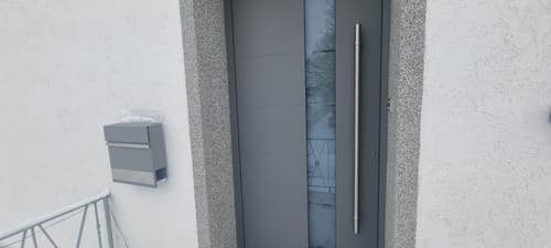 Customer photo review of AlbersDesign Briefkasten B3 in Graualuminium (RAL9007) personalisiert mit Edelstahlschild