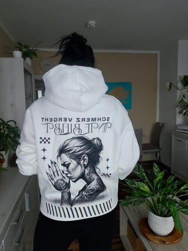 Customer photo review of Schmerz vergeht – Oversized Hoodie