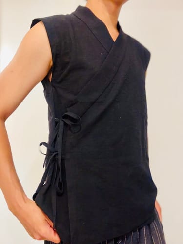 Customer photo review of Cotton Linen Large Slanted Placket Vest