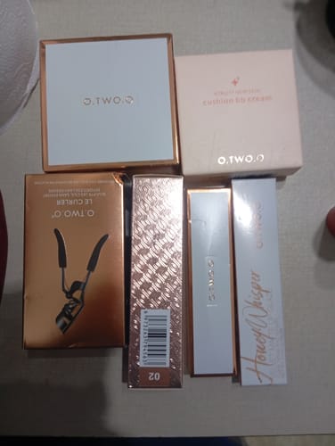 Customer photo review of O.TWO.O HONEY WHISPER VELVET MATTE LIP GLAZE