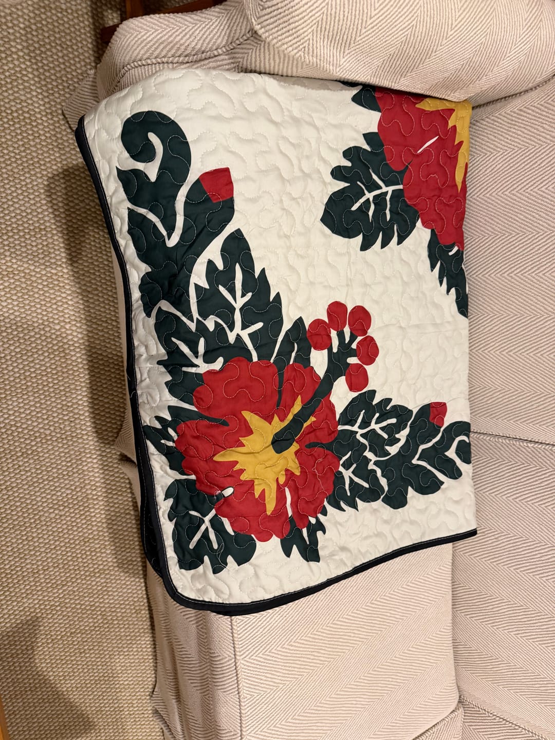 Customer photo review of Hawaii Quilt - Hibiscus Quilting Premium Quilt - AH