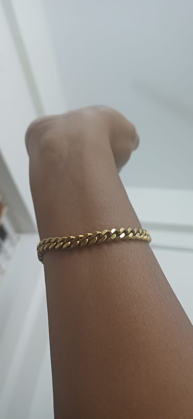 Customer photo review of Twisted Royal Chain Bracelet