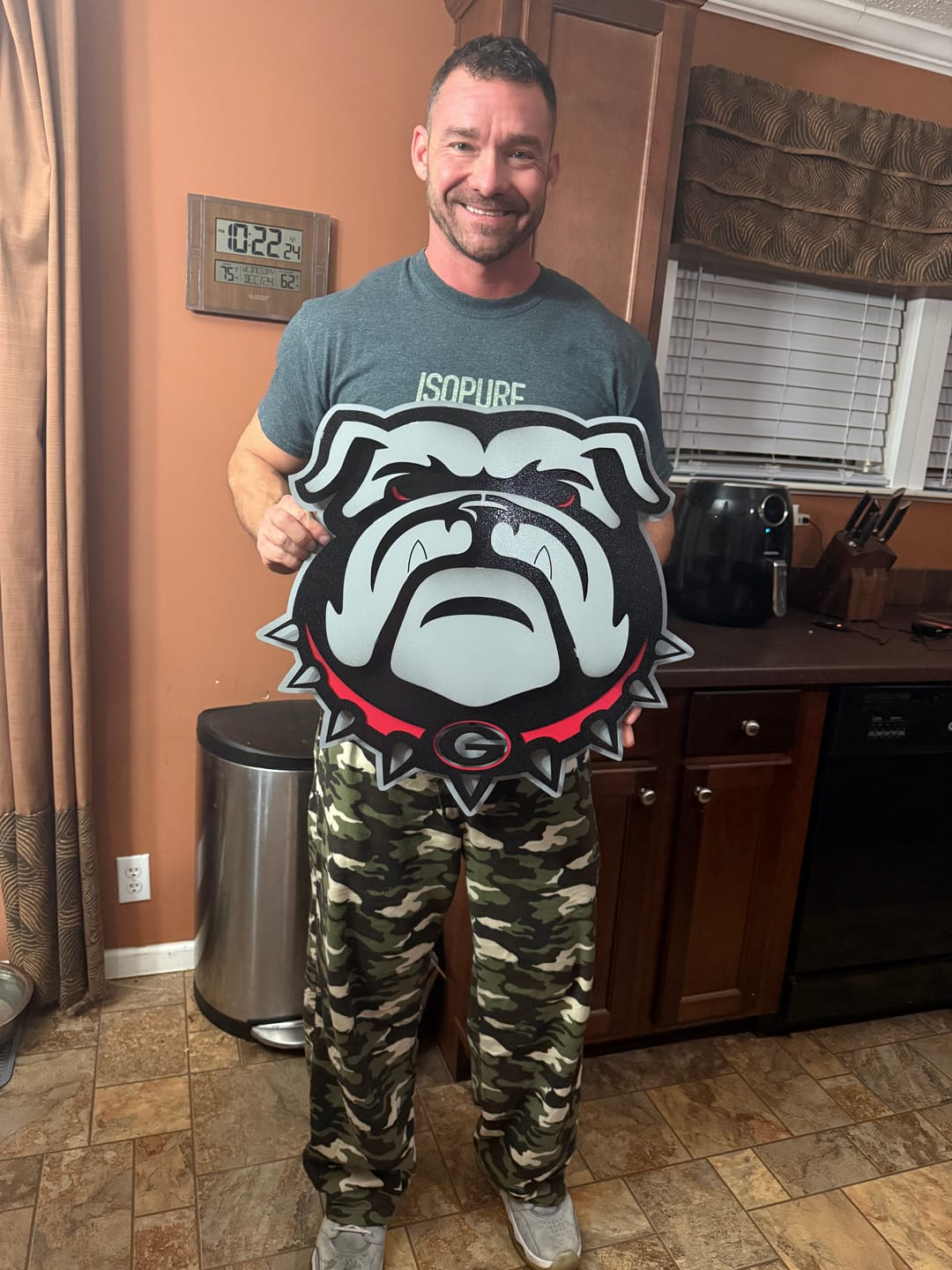 Customer photo review of Georgia Bulldogs "Uga" 3D Vintage Metal Wall Art