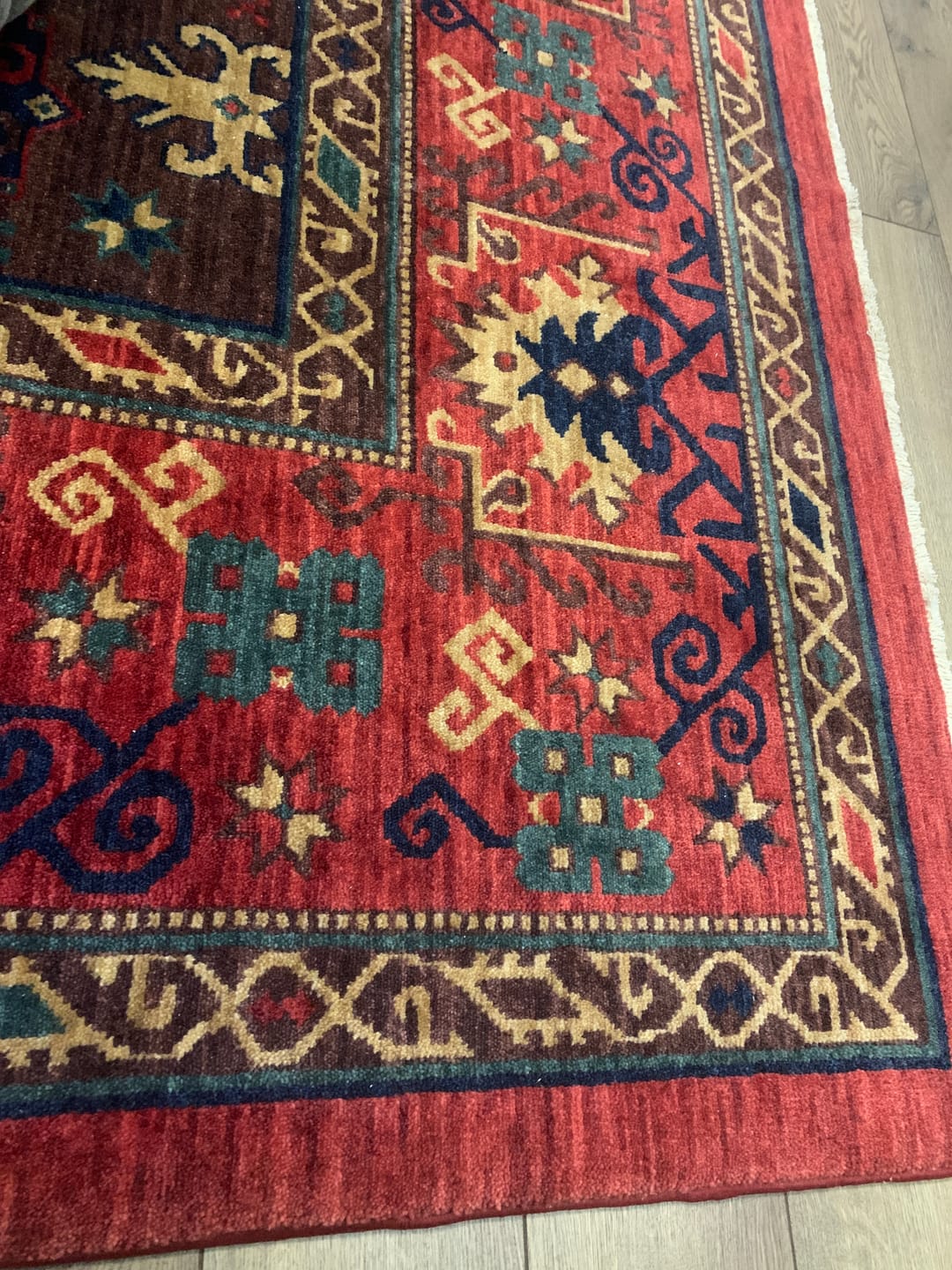 Customer photo review of Göbeklitepe Serisi Anadolu Motiflerine Sahip %100 Yeni Zelanda Yünü ile Üretilen El Emeği Kara Tezgah Halı 04RED