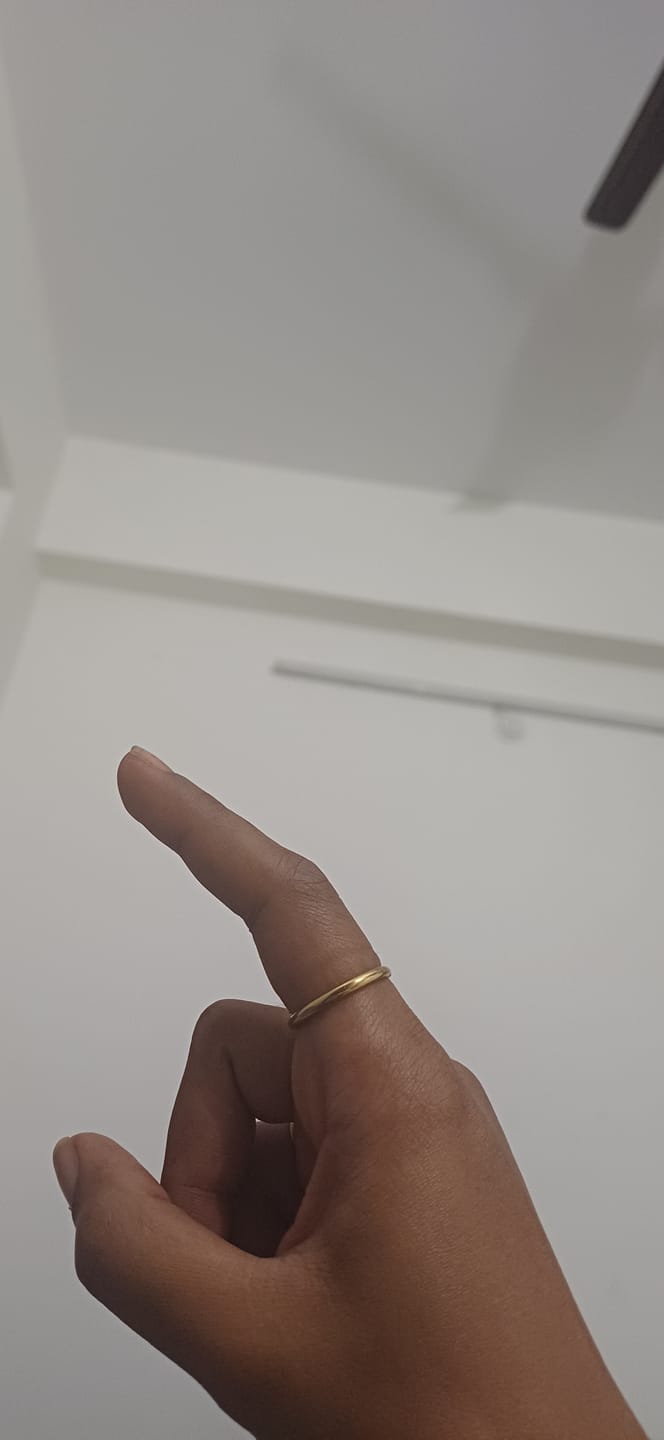 Customer photo review of Sole Aura Minimal Gold Band