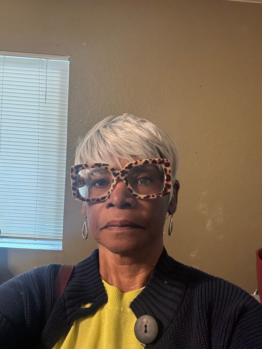 Customer photo review of Outre Wigpop Full Wig - NOLA