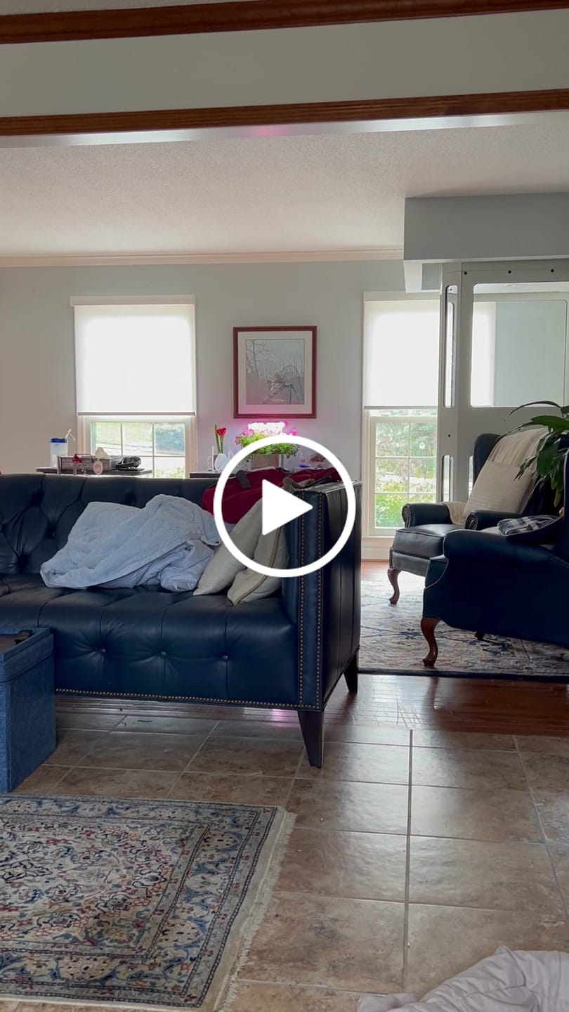 Customer video review of SmartWings Motorized Light Filtering Roller Shades 70% Blackout Safari