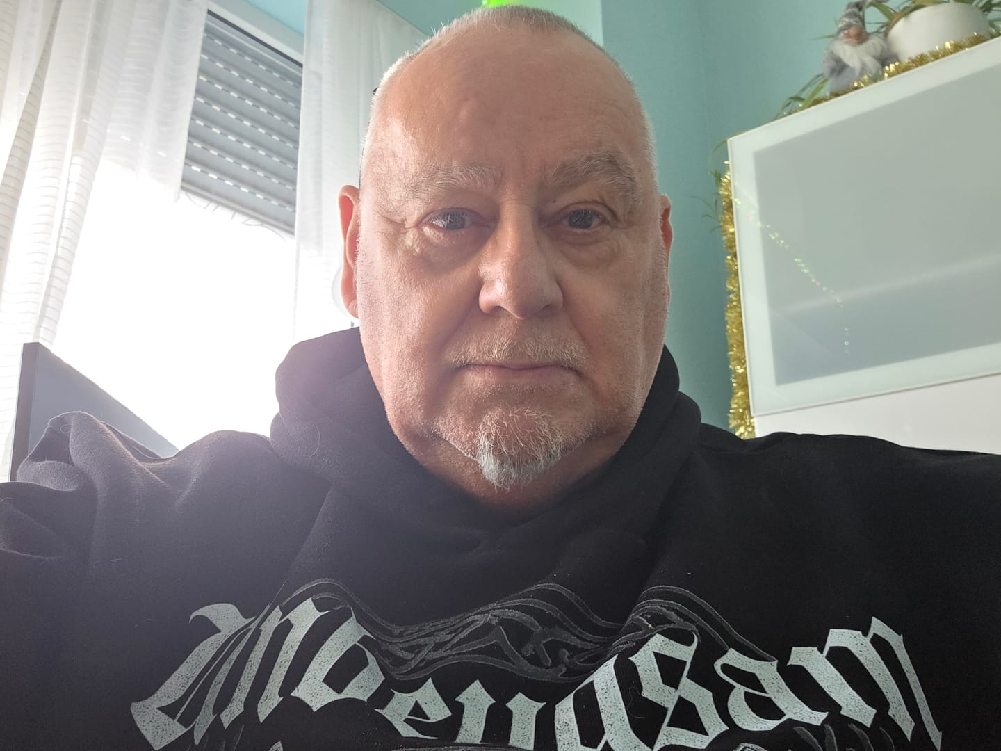 Customer photo review of Unbeugsam - Hoodie Unisex