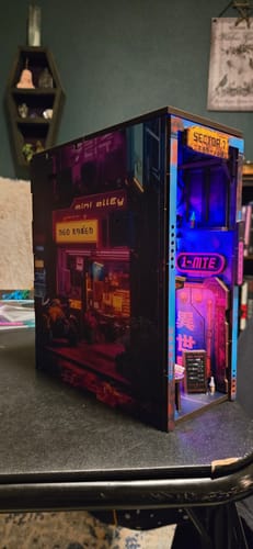 Customer photo review of Neo Ramen MiniAlley – A Cyberpunk DIY Diorama Booknook