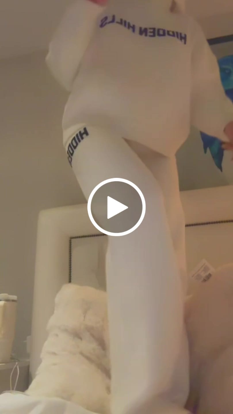 Customer video review of KNIT SWEATPANTS OFF WHITE