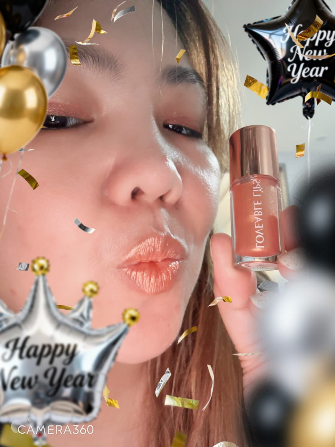 Customer photo review of Radiant Rose Gold Lip Gloss