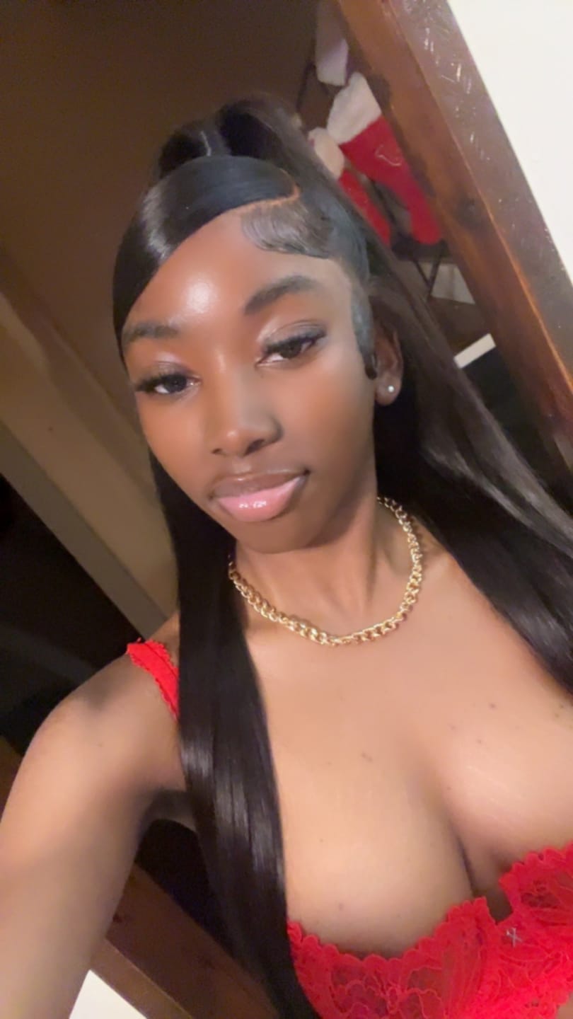 Customer photo review of Natural Straight Frontal Wig