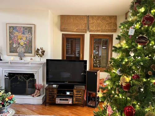 Customer photo review of Χαμηλή Κονσόλα Έπιπλο Τηλεόρασης Βάση TV έως 48 ιντσών Ντουλάπι vintage καφέ LT-V43BX