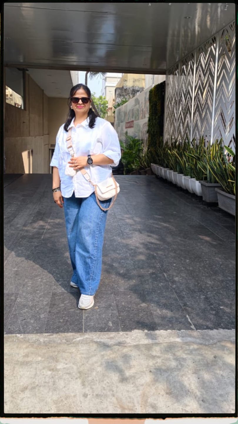 Customer photo review of Women White Airy-Linen Shirt