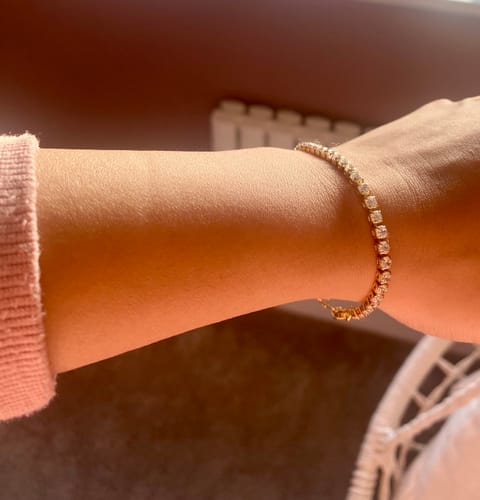 Customer wearing the sparkly gold Tennis Bracelet on their wrist.