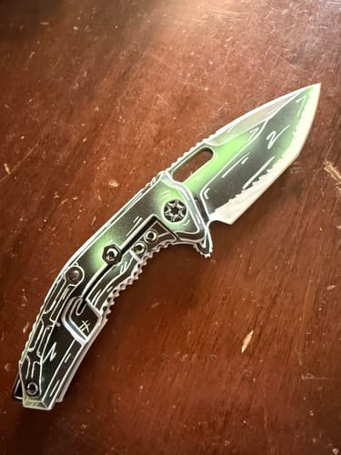 Customer photo review of Heretic Medusa Manual Toxic Green Negative Cel Shade 3.25 inch MagnaCut Tanto Knife, Cerakote Blade and Handle – Made in USA (H009-NCS-TX)