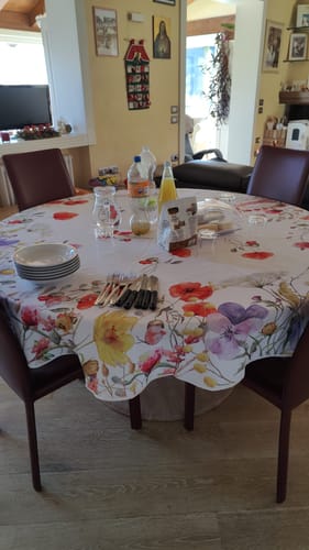 Customer photo review of Tovaglia Rotonda Antimacchia Elegante - Ideale per cucina e sala da pranzo - Floreale 10