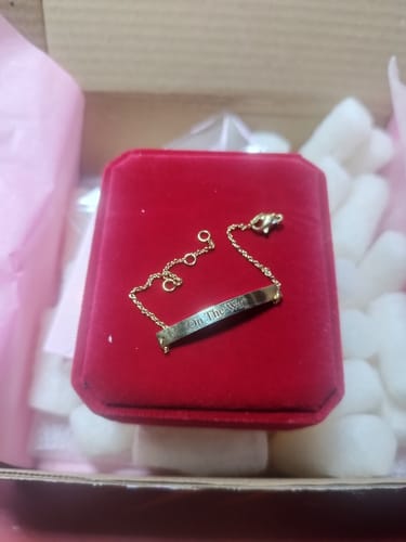 Customer photo review of Pulsera Minimal Personalizada