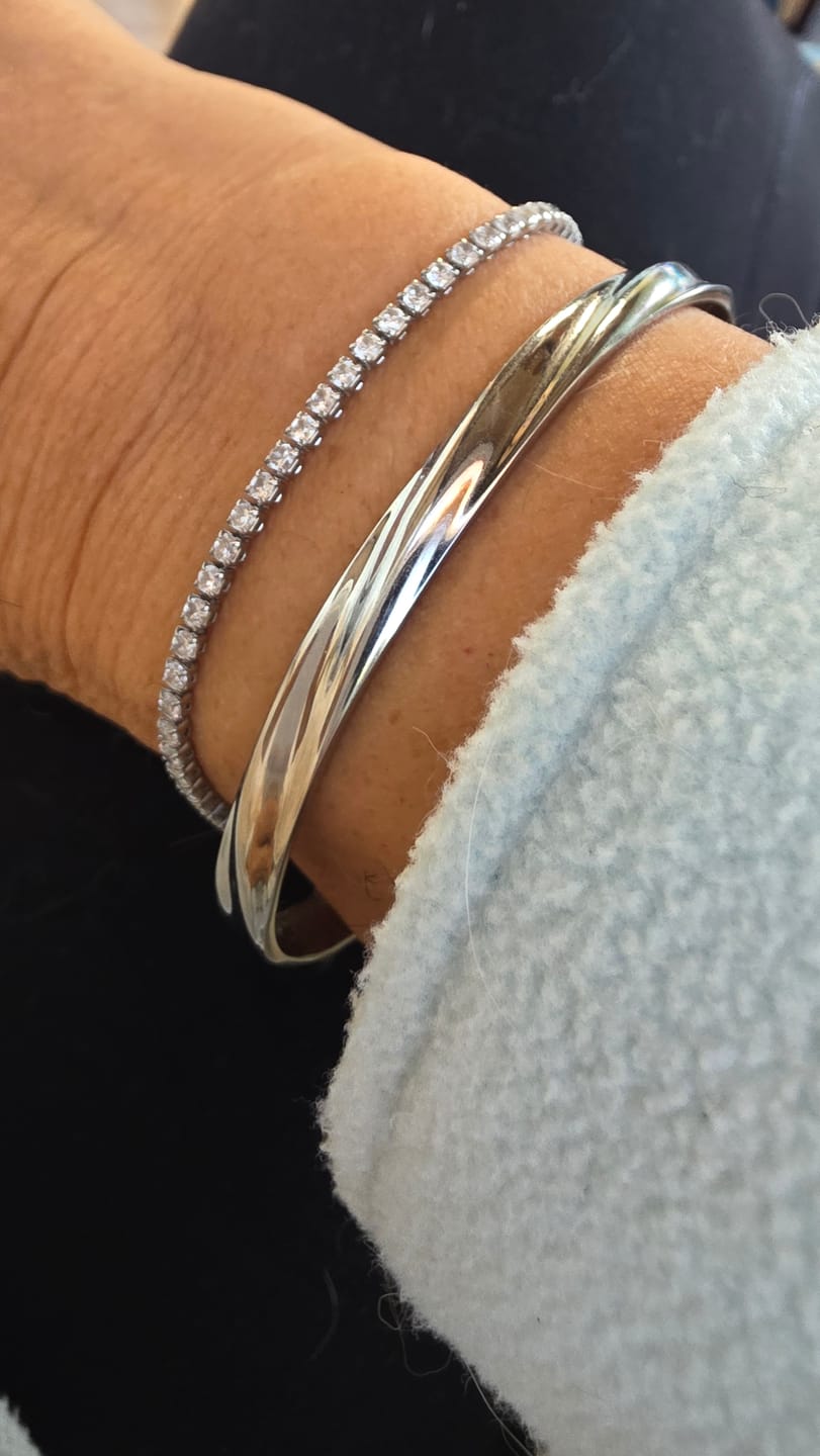 Customer photo review of Twisted Unisize Cuff