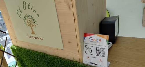 Customer photo review of Expositor Reseñas Google NFC y QR