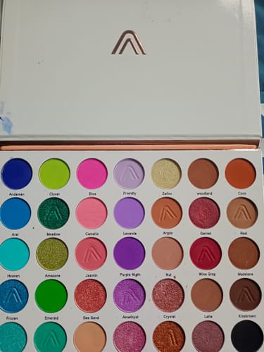 Customer photo review of PALETA DE CONTORNOS E ILUMINADOR GLAMBLACK