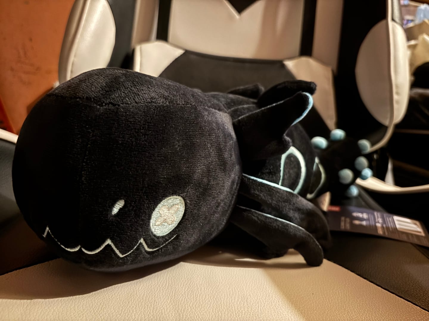 Customer photo review of Rain World - Glowing Cyan Lizard Plush