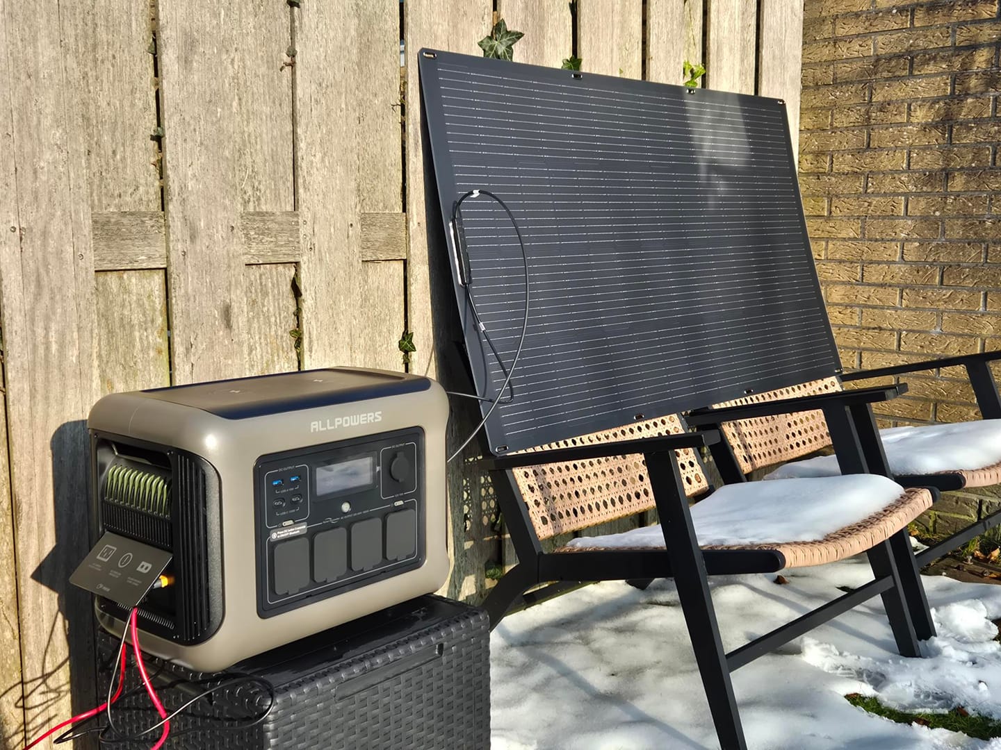 Customer photo review of ALLPOWERS Solar Generator Kit 1800W (R1500 + SF200 200W Flexible Solar Panel)