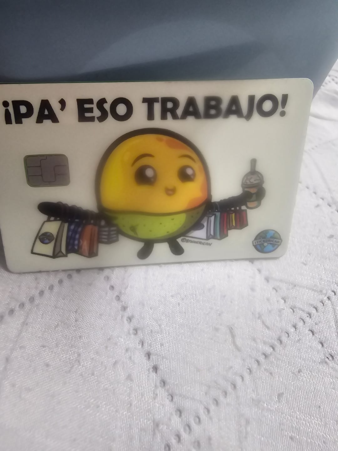 Customer photo review of Pa’ Eso Trabajo - Sticker para Tarjeta de Crédito